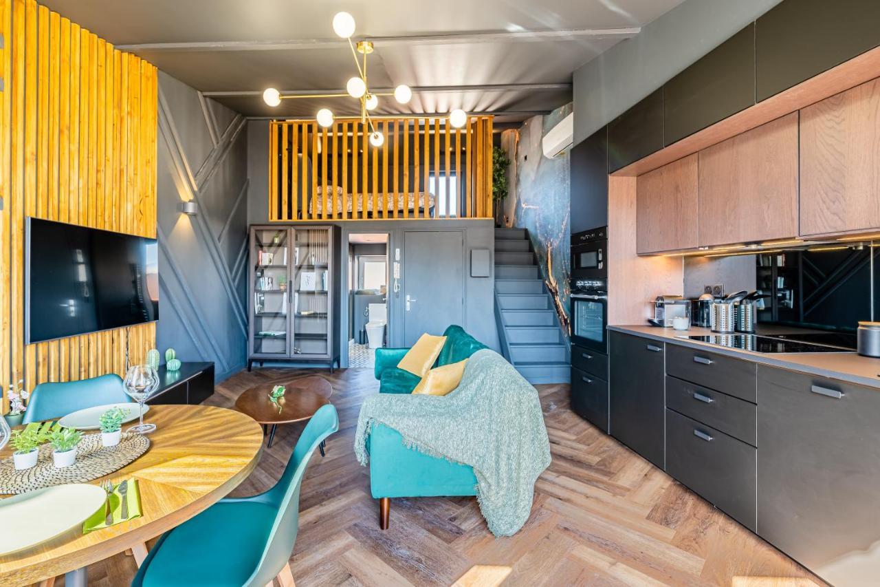 Loft En Ville - Duplex Terrasse Coeur Historique Avec Vue Degagee & Parking Souterrain Offert La Ciotat Eksteriør billede